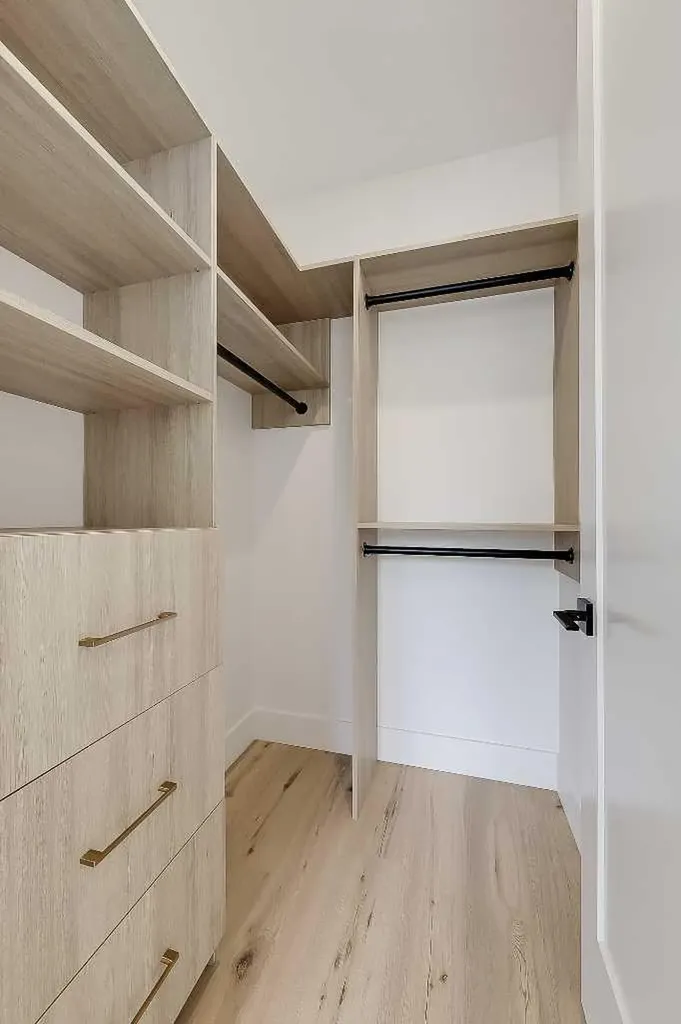 1009 18 Avenue NW Calgary AB T2M 0V8