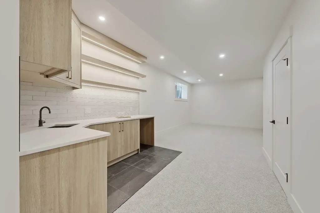 1009 18 Avenue NW Calgary AB T2M 0V8