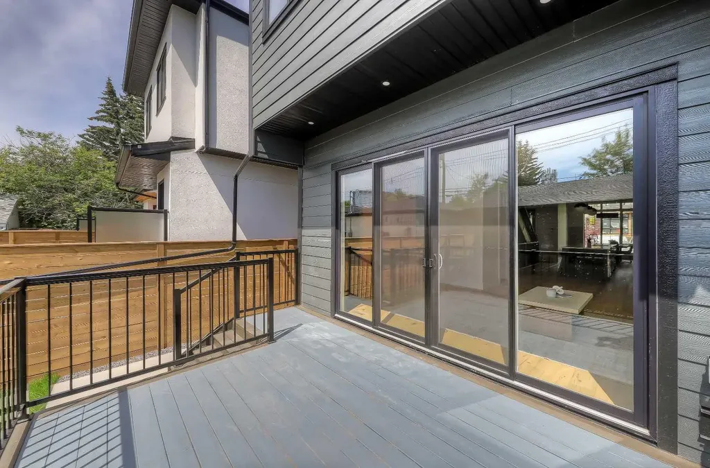 1009 18 Avenue NW Calgary AB T2M 0V8