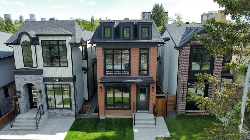 1009 18 Avenue NW Calgary AB T2M 0V8