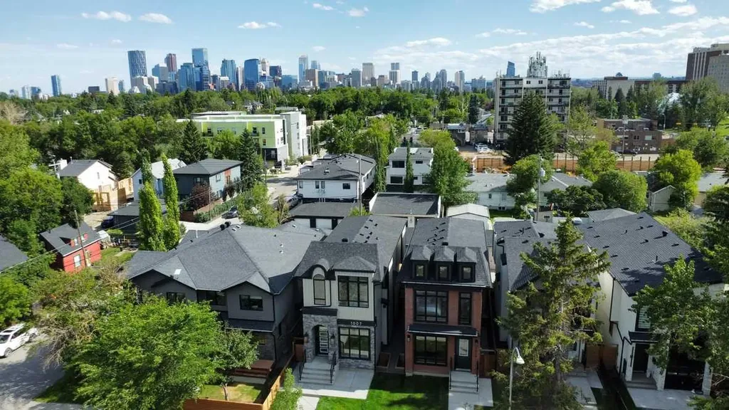 1009 18 Avenue NW Calgary AB T2M 0V8