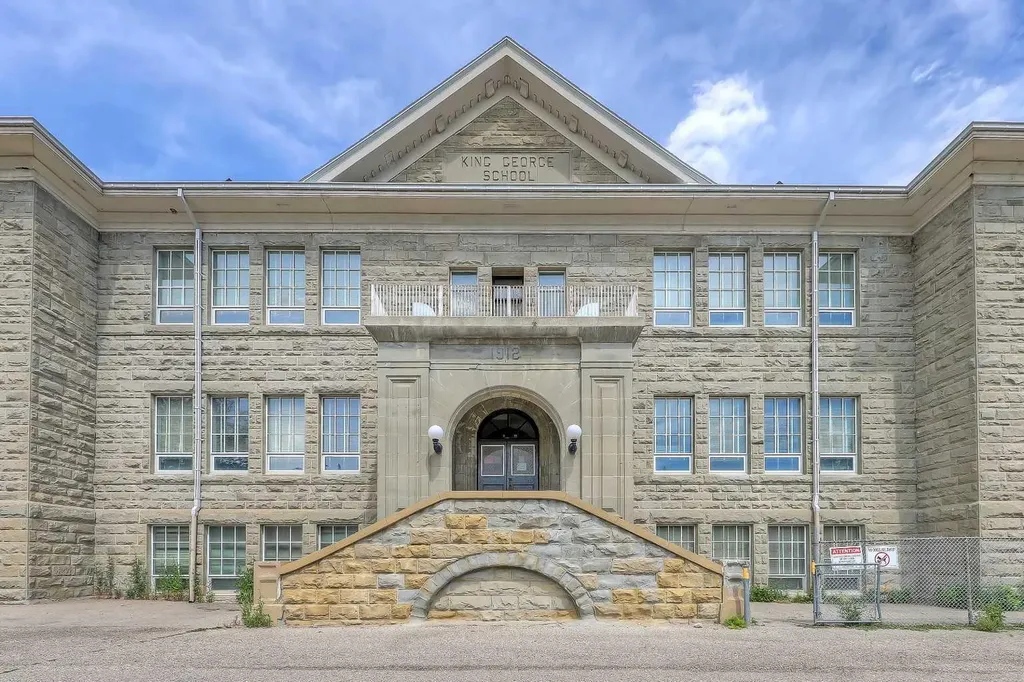 1009 18 Avenue NW Calgary AB T2M 0V8