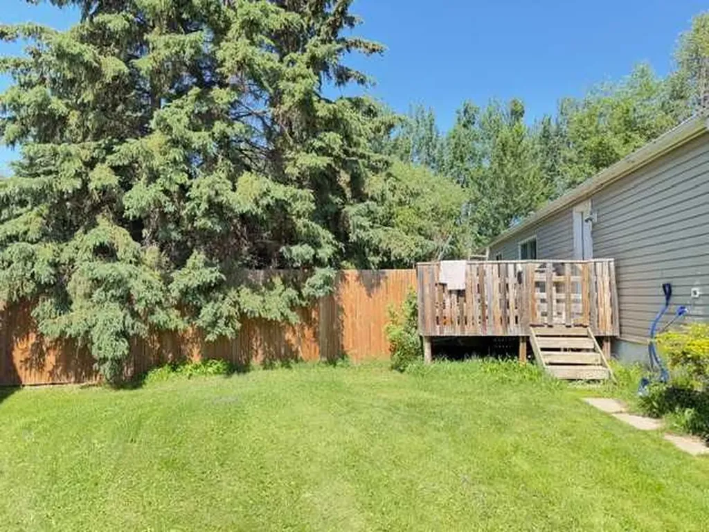 812 6 Avenue SW Slave Lake AB T0G 2A4