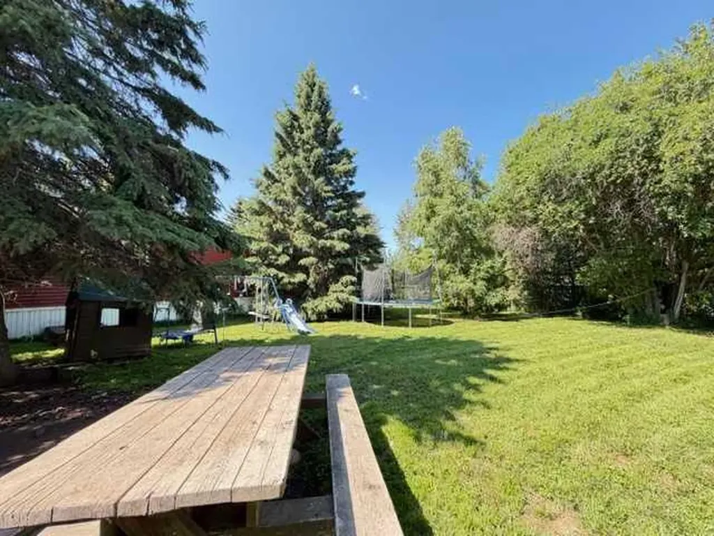 812 6 Avenue SW Slave Lake AB T0G 2A4