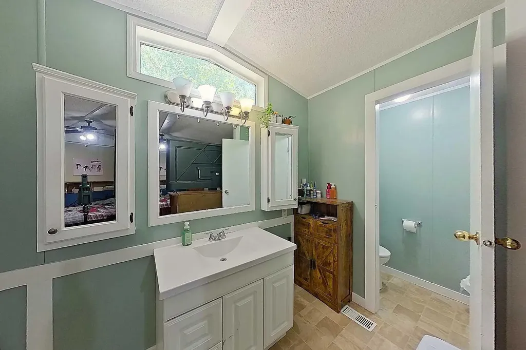 812 6 Avenue SW Slave Lake AB T0G 2A4