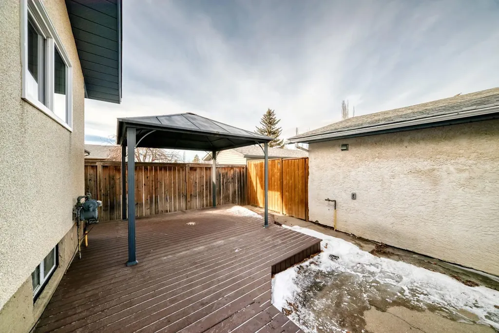 404 Acacia Drive SE Airdrie AB T4B 1G1