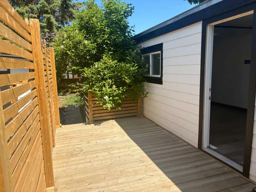 3223 83 Street NW Calgary AB T3B 5P2