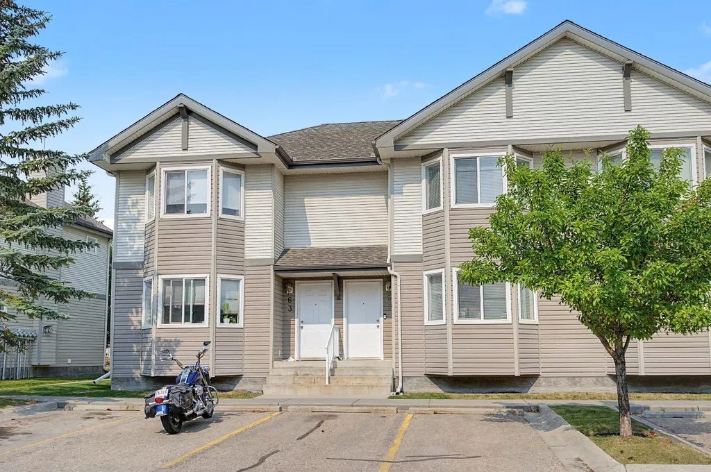65 Royal Birch Villas NW Calgary AB T3G 5V2