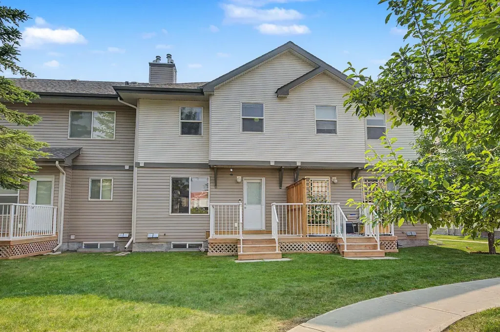 65 Royal Birch Villas NW Calgary AB T3G 5V2