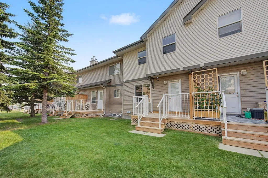 65 Royal Birch Villas NW Calgary AB T3G 5V2