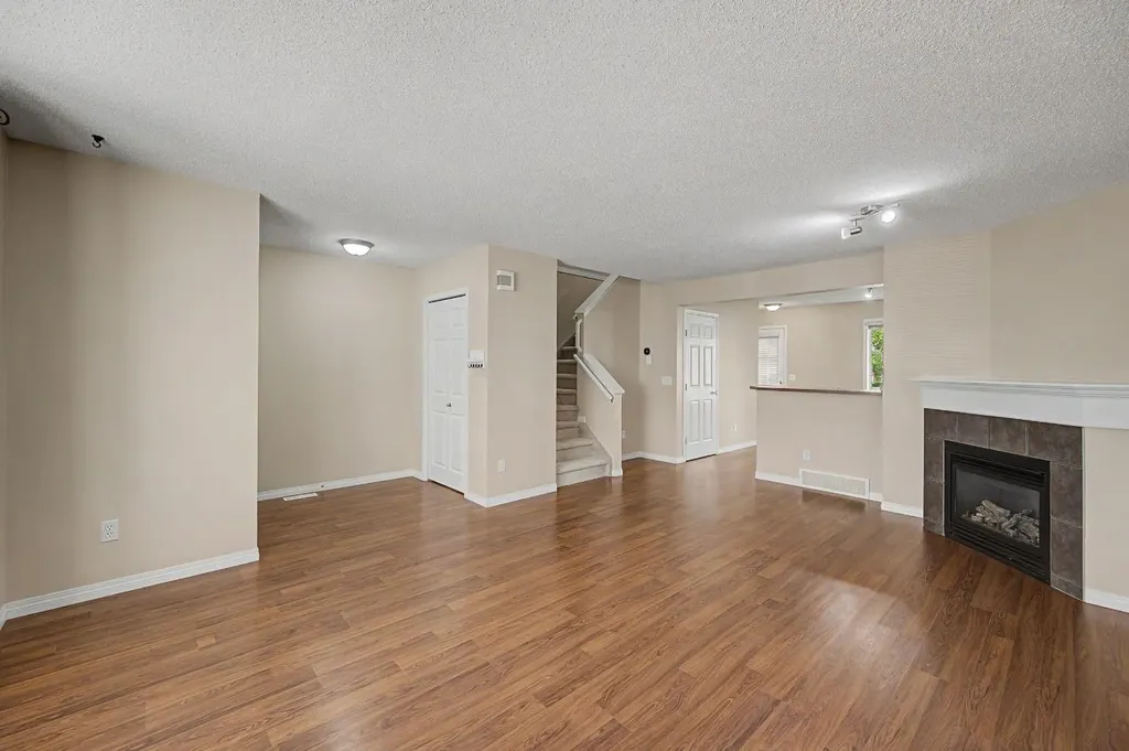 65 Royal Birch Villas NW Calgary AB T3G 5V2