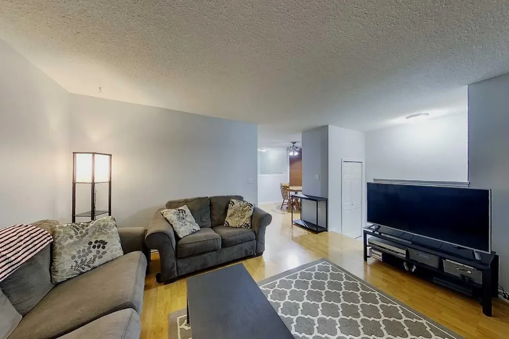 5701 9 Avenue Edson AB T7E 1J4
