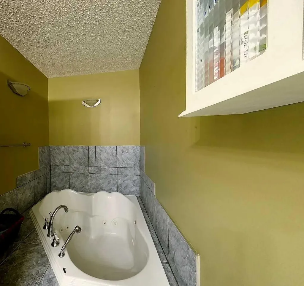 5701 9 Avenue Edson AB T7E 1J4