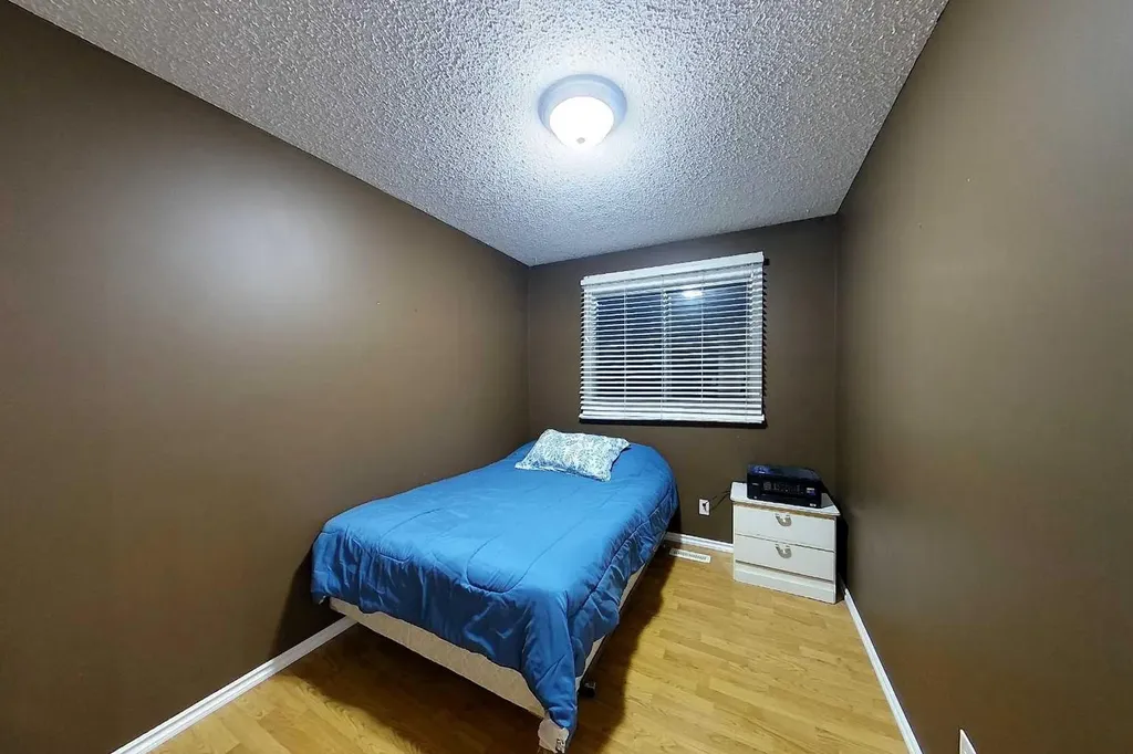 5701 9 Avenue Edson AB T7E 1J4