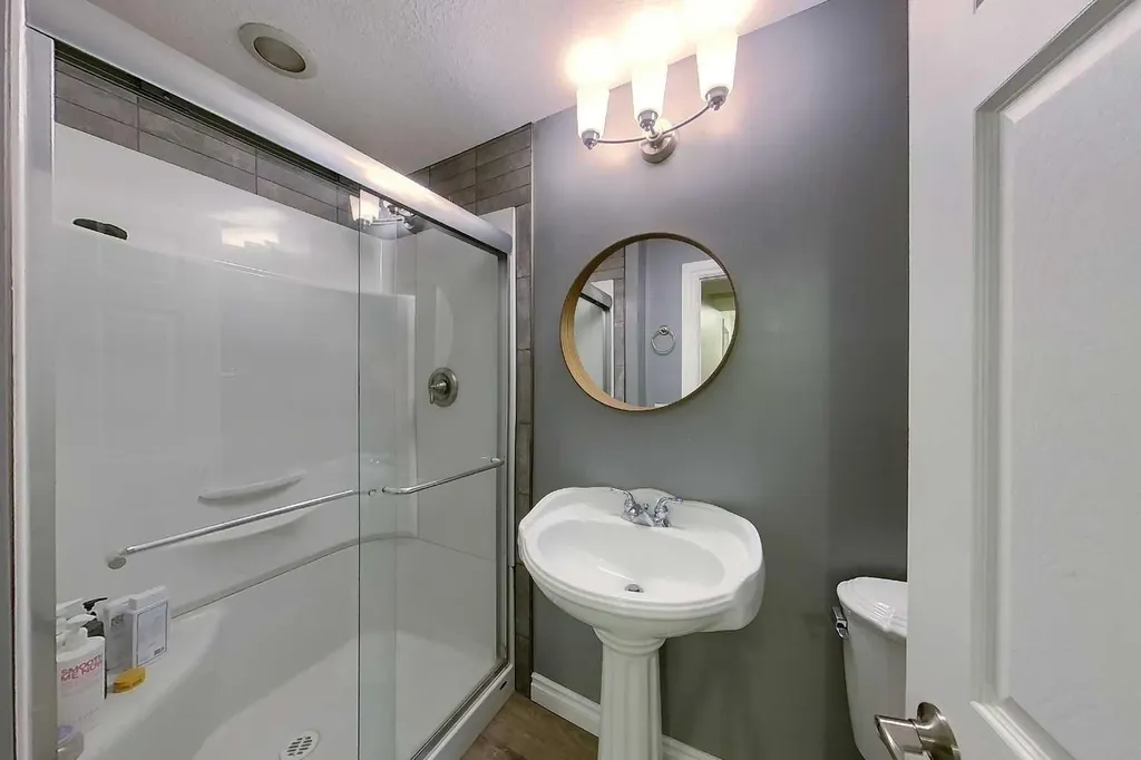 5701 9 Avenue Edson AB T7E 1J4