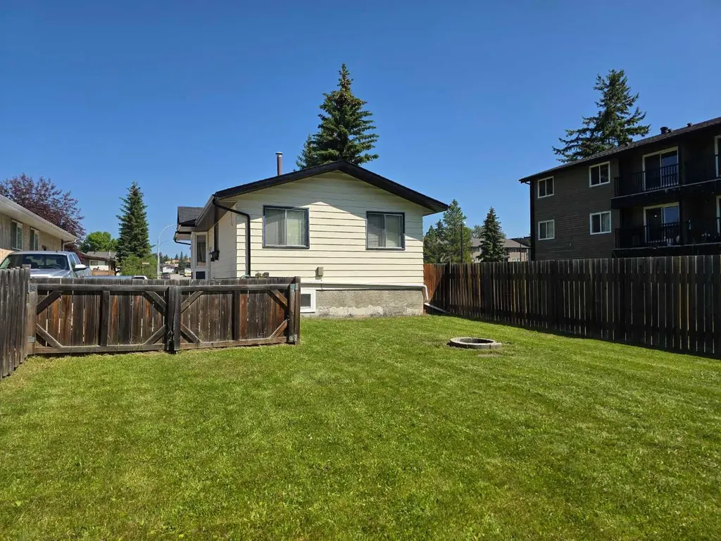 5701 9 Avenue Edson AB T7E 1J4