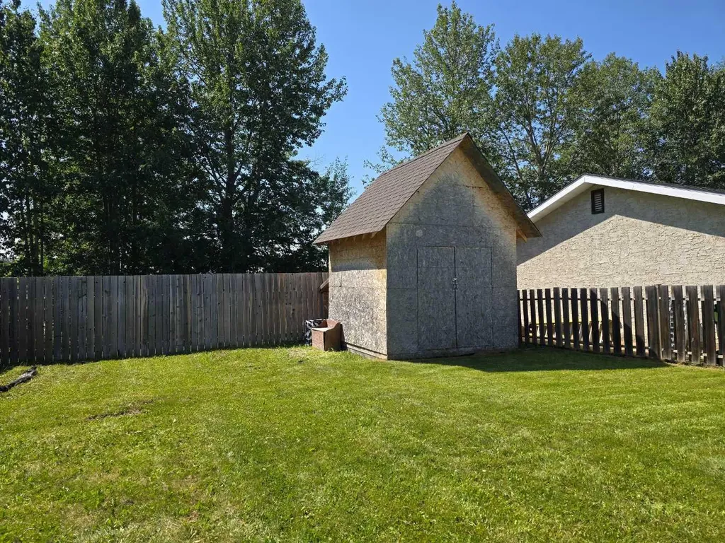 5701 9 Avenue Edson AB T7E 1J4