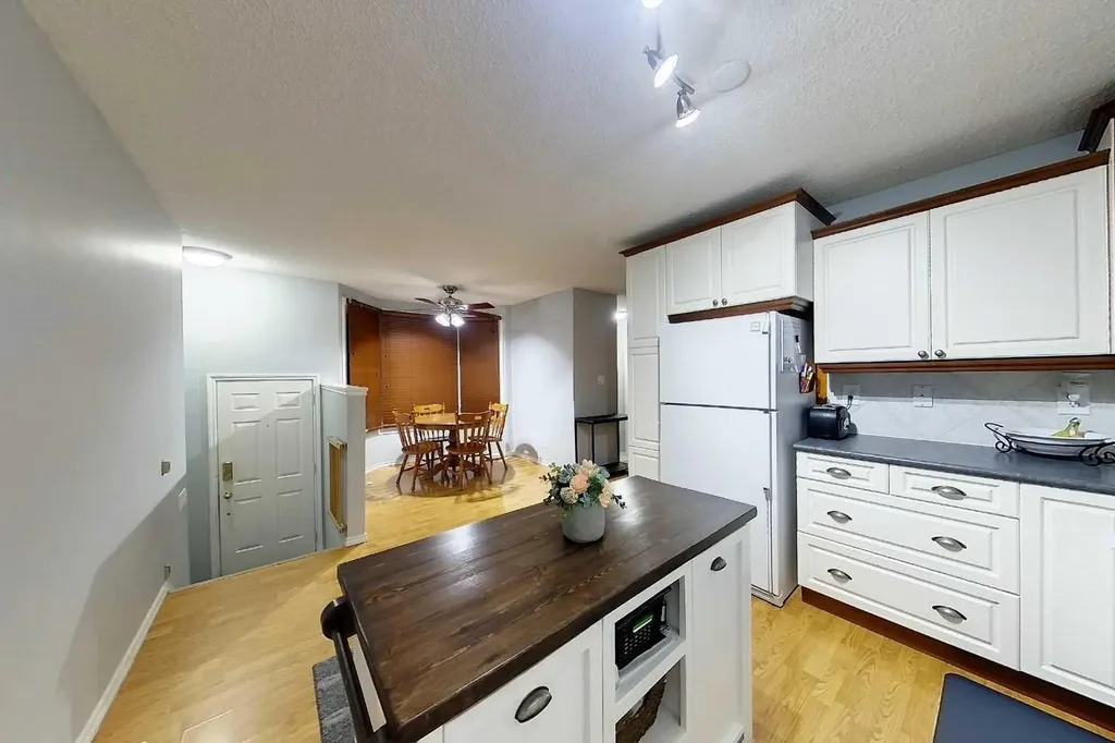 5701 9 Avenue Edson AB T7E 1J4