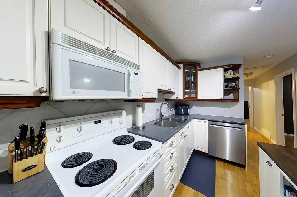 5701 9 Avenue Edson AB T7E 1J4