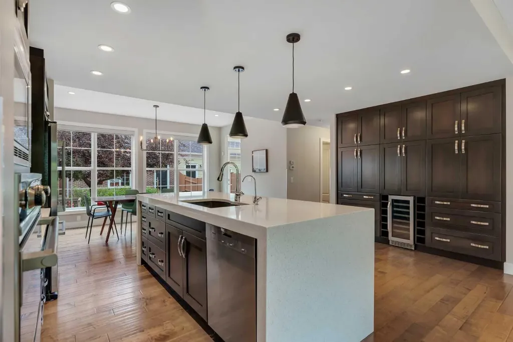 71 Victoria Cross Boulevard SW Calgary AB T3E 7W3