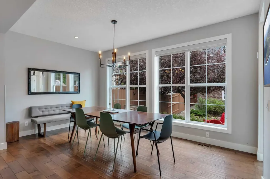 71 Victoria Cross Boulevard SW Calgary AB T3E 7W3