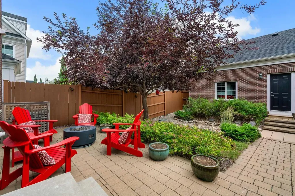 71 Victoria Cross Boulevard SW Calgary AB T3E 7W3