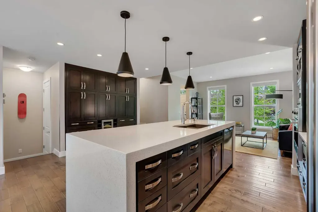 71 Victoria Cross Boulevard SW Calgary AB T3E 7W3