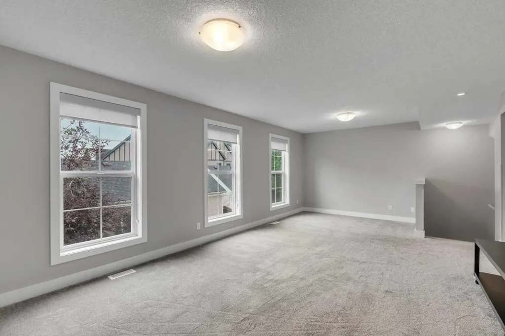 71 Victoria Cross Boulevard SW Calgary AB T3E 7W3