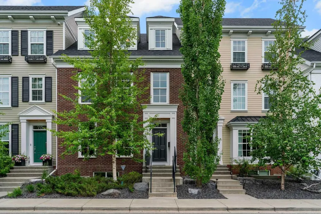 71 Victoria Cross Boulevard SW Calgary AB T3E 7W3
