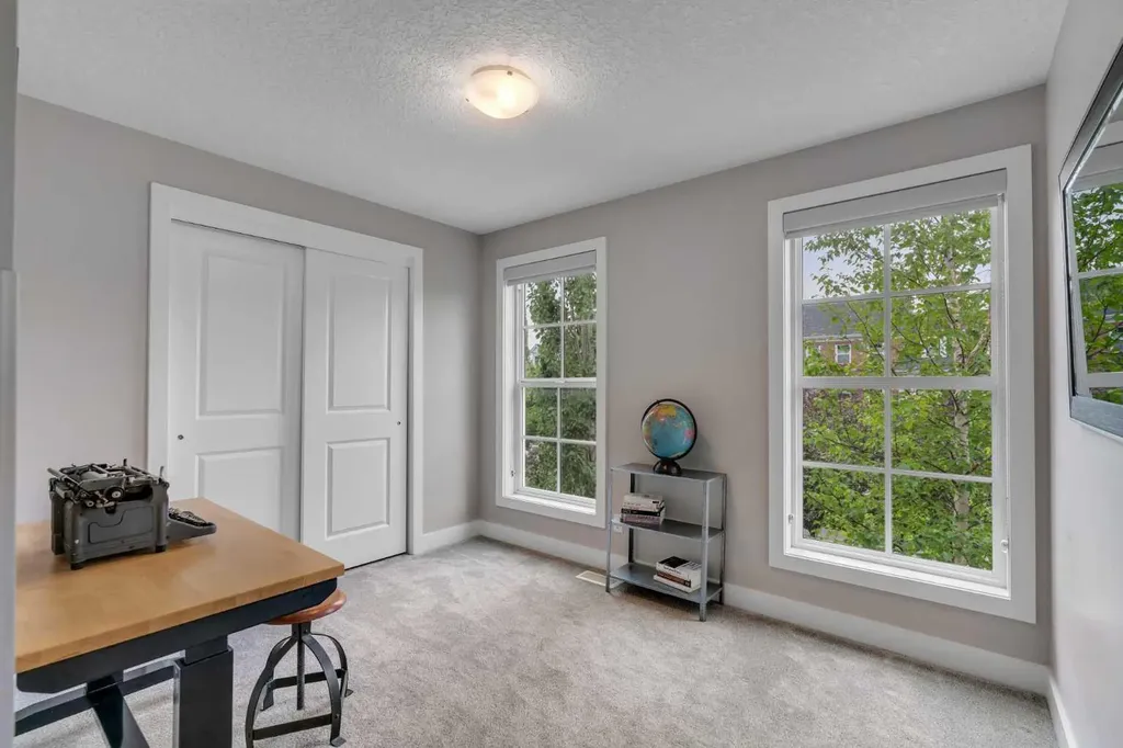 71 Victoria Cross Boulevard SW Calgary AB T3E 7W3