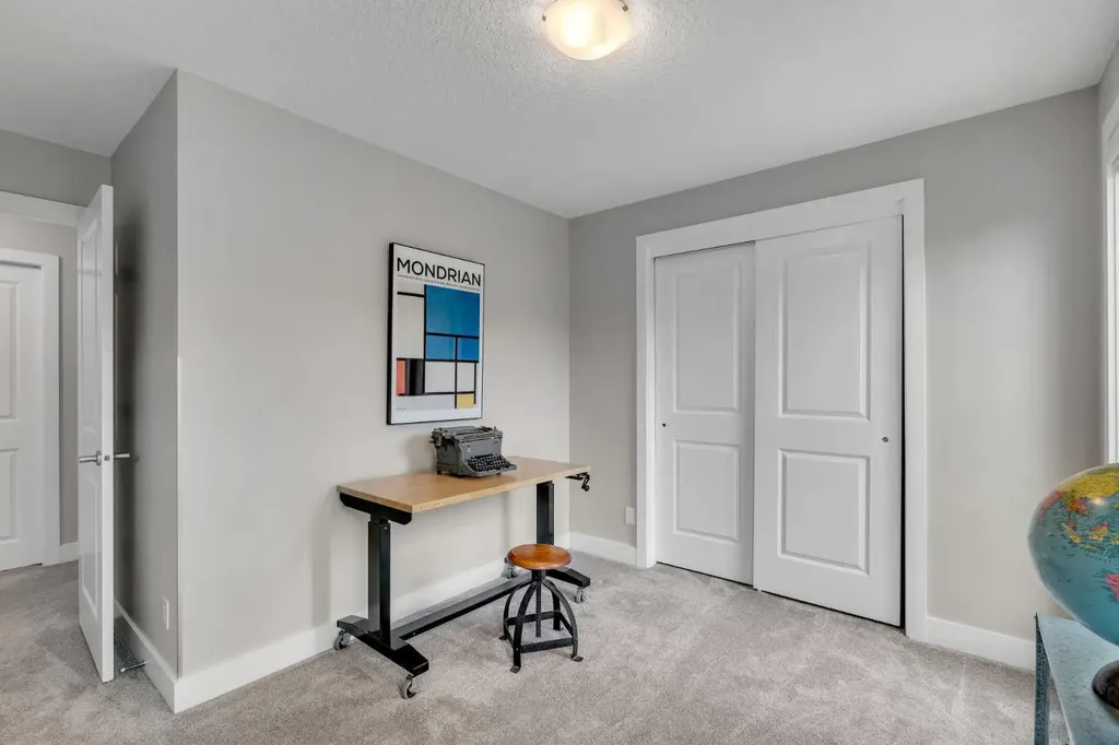 71 Victoria Cross Boulevard SW Calgary AB T3E 7W3