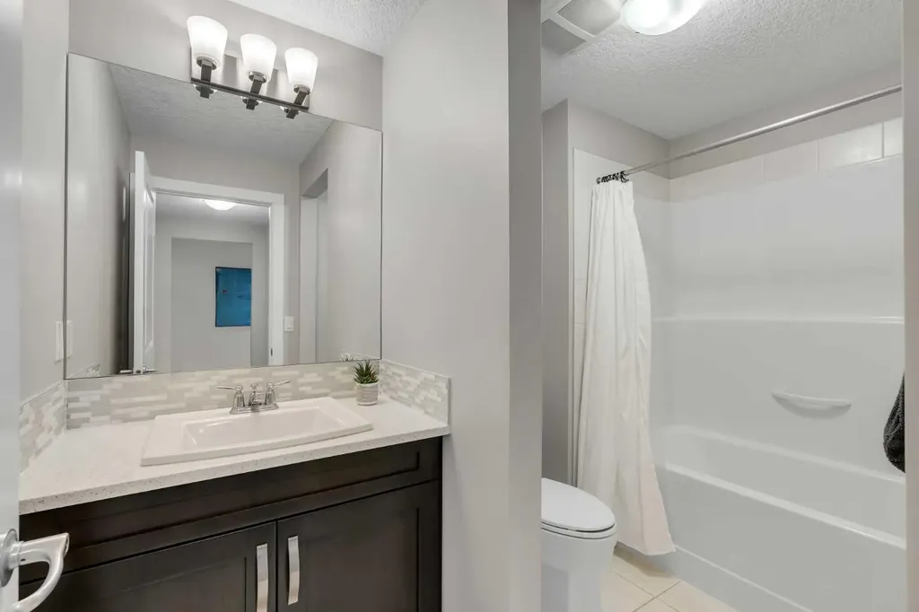 71 Victoria Cross Boulevard SW Calgary AB T3E 7W3