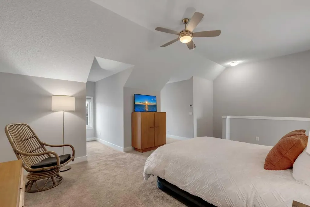 71 Victoria Cross Boulevard SW Calgary AB T3E 7W3