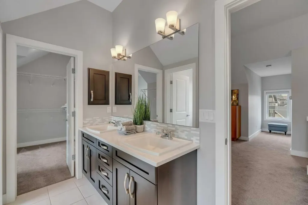 71 Victoria Cross Boulevard SW Calgary AB T3E 7W3