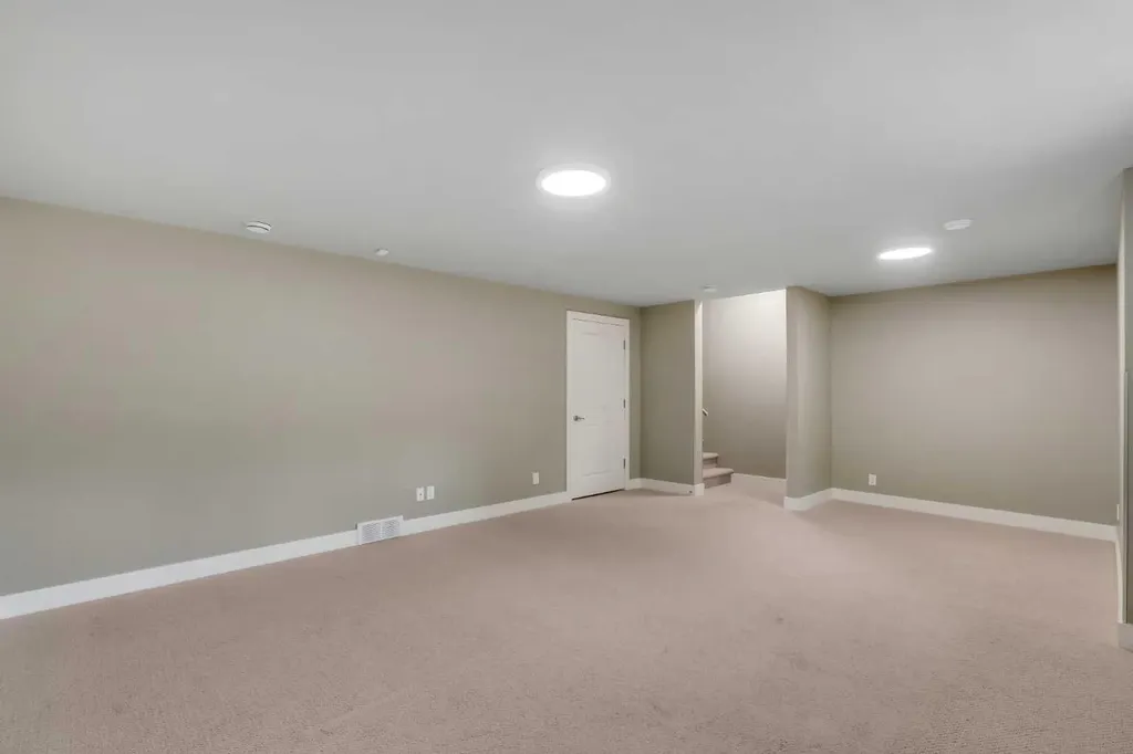 71 Victoria Cross Boulevard SW Calgary AB T3E 7W3