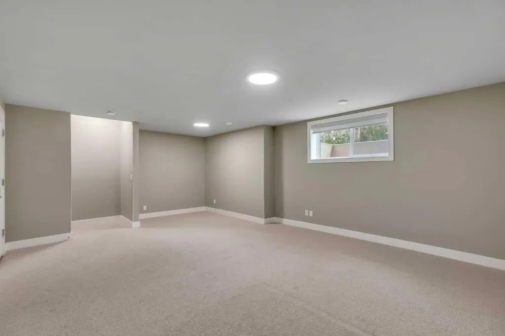 71 Victoria Cross Boulevard SW Calgary AB T3E 7W3
