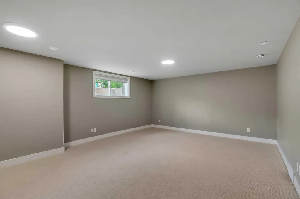 71 Victoria Cross Boulevard SW Calgary AB T3E 7W3
