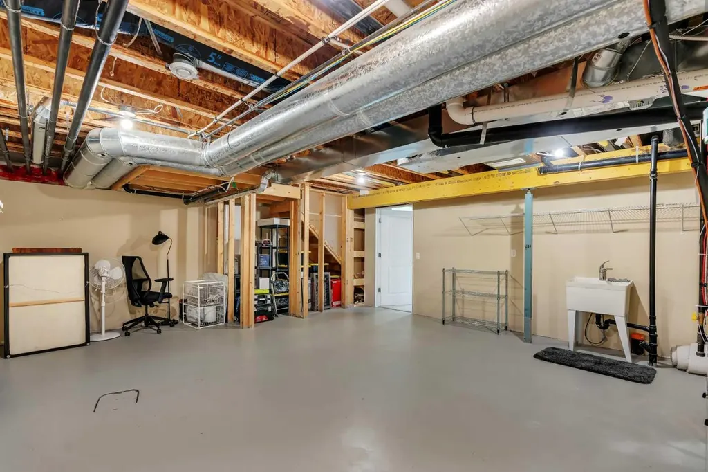 71 Victoria Cross Boulevard SW Calgary AB T3E 7W3