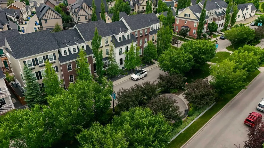 71 Victoria Cross Boulevard SW Calgary AB T3E 7W3