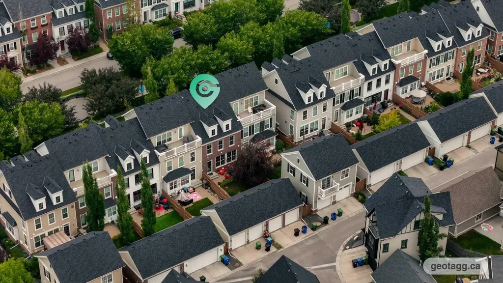 71 Victoria Cross Boulevard SW Calgary AB T3E 7W3