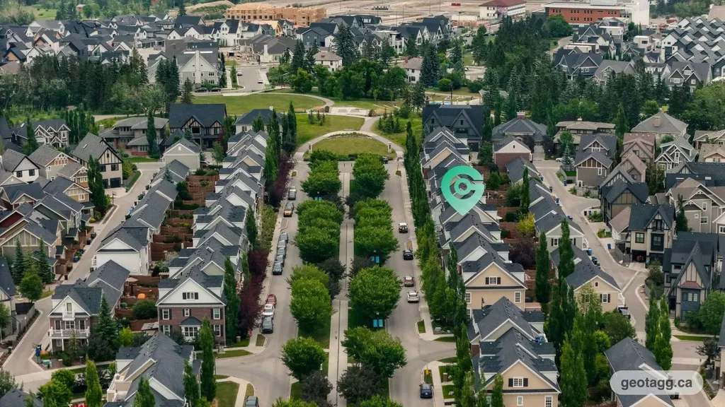 71 Victoria Cross Boulevard SW Calgary AB T3E 7W3
