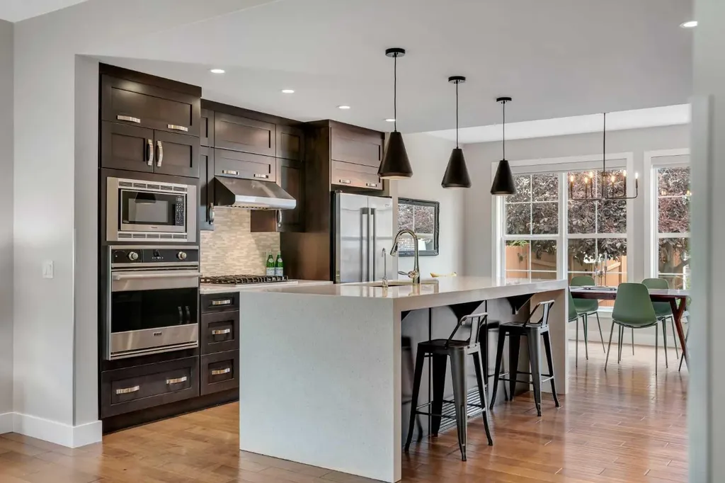 71 Victoria Cross Boulevard SW Calgary AB T3E 7W3