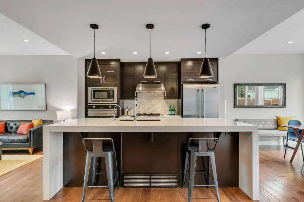 71 Victoria Cross Boulevard SW Calgary AB T3E 7W3