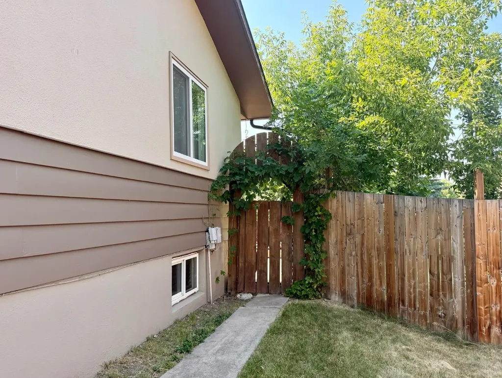2312 18 Street Nanton AB T0L1R0