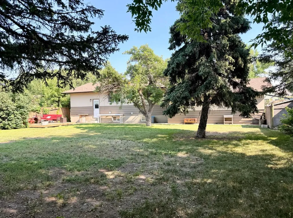 2312 18 Street Nanton AB T0L1R0