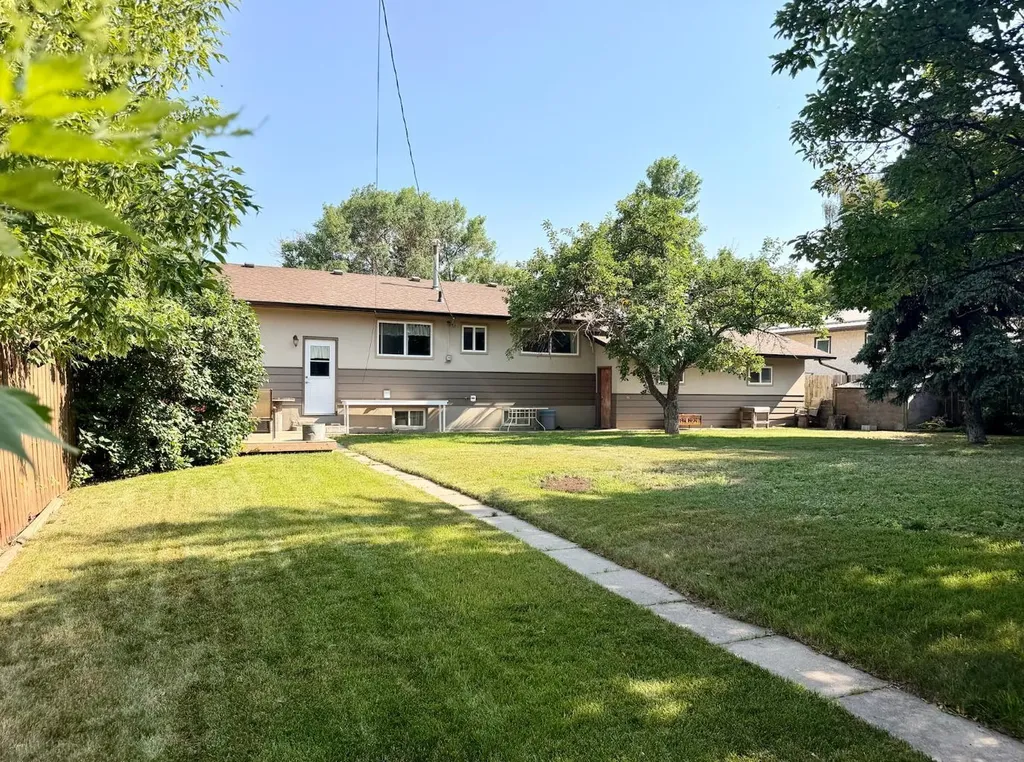 2312 18 Street Nanton AB T0L1R0