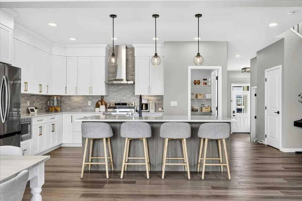 421 Magnolia Way SE Calgary AB T3M 3T4