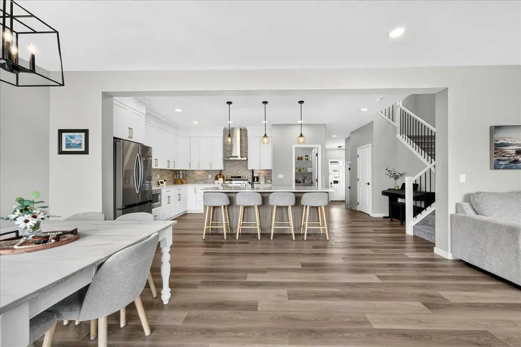 421 Magnolia Way SE Calgary AB T3M 3T4