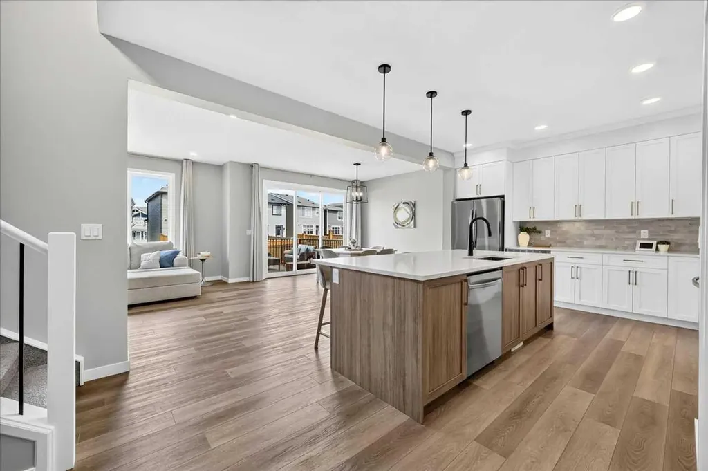 421 Magnolia Way SE Calgary AB T3M 3T4