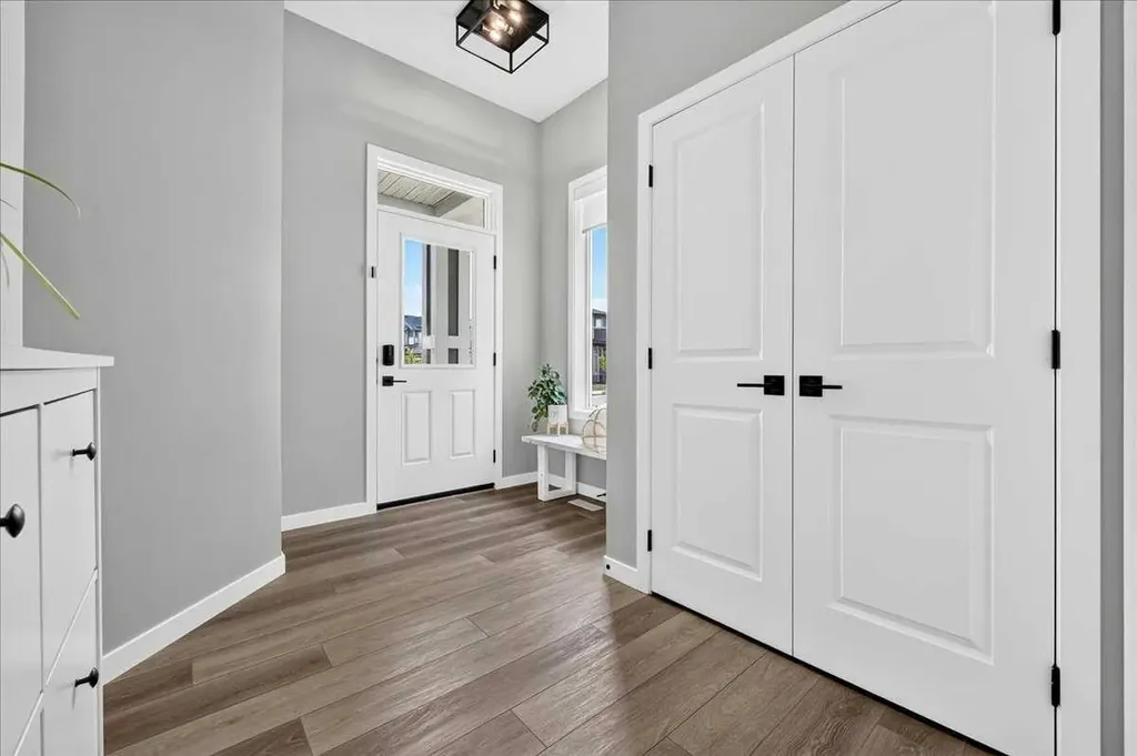 421 Magnolia Way SE Calgary AB T3M 3T4